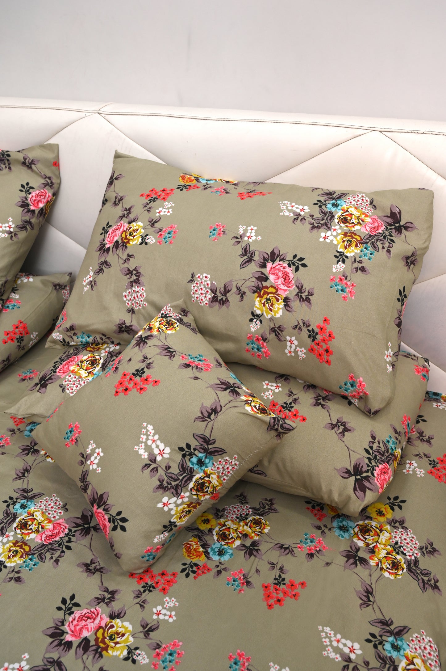 Olive Garden Printed Bedsheet Set