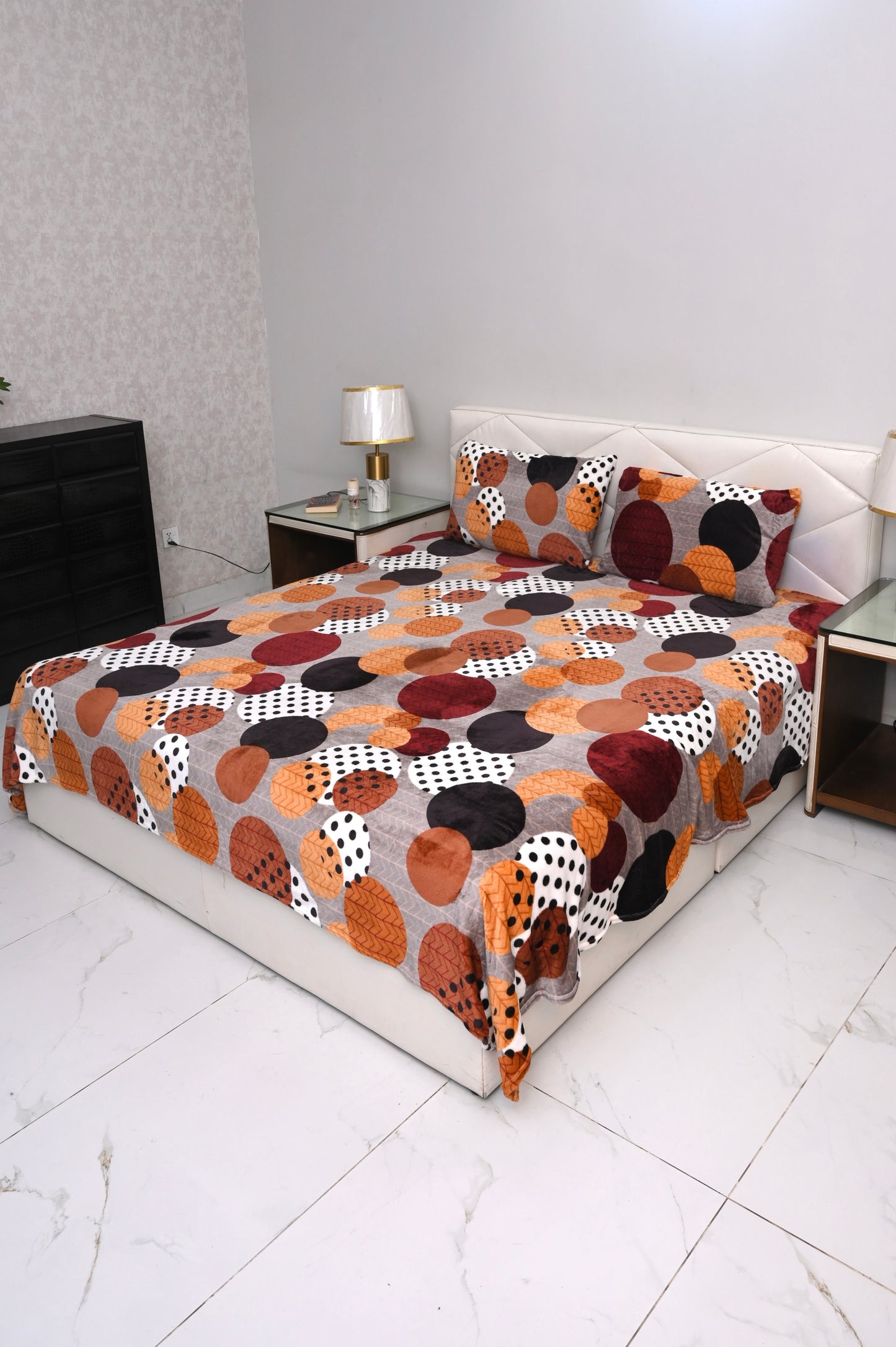 Polka Dots - 200 GSM fleece bedsheet